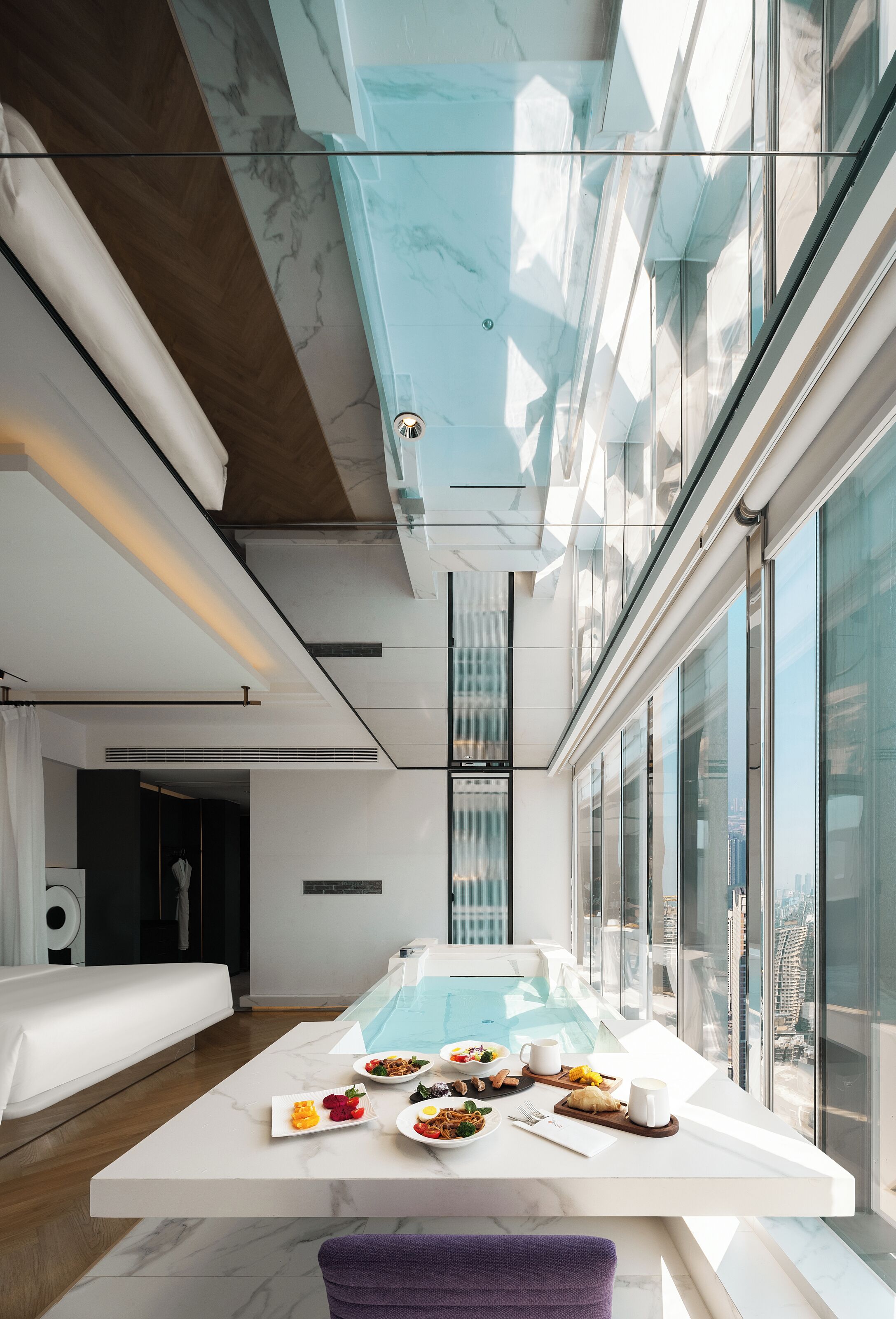 270° Panoramic Peninsula River View Suite (3m Private Hot Tub) | Down comforters, in-room safe, blackout drapes, soundproofing