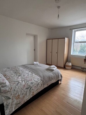 Apartment, 4 Bedrooms - Modern Nextdoor Stays (Morden)