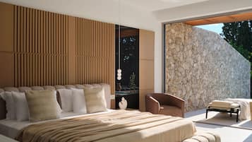 Classic Studio Suite, Sea View | In-room safe, soundproofing, travel crib, free WiFi