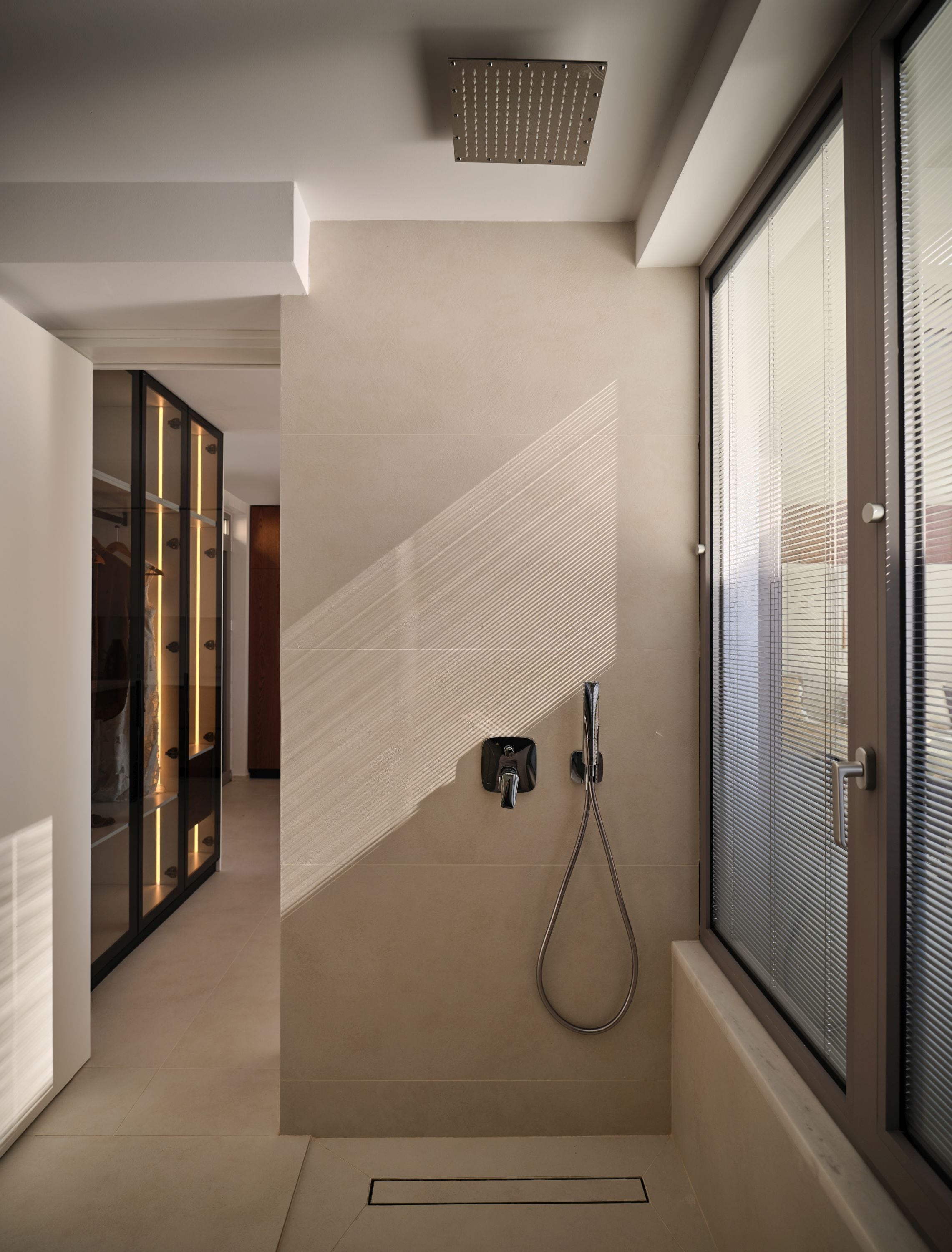 Suite monolocale Comfort, vista mare | Bagno | Doccia, set di cortesia gratuito, asciugacapelli, accappatoio