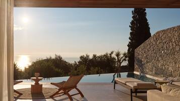Deluxe Studio Suite, Sea View | Terrace/patio