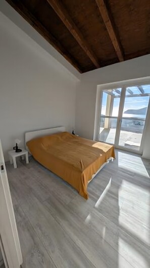 1 camera, Wi-Fi, lenzuola