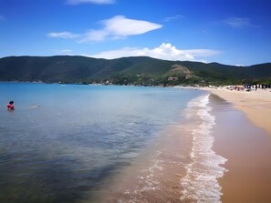 Una spiaggia nelle vicinanze