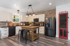 Unclassified image, 5 of 73, button