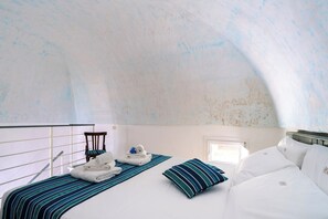 Deluxe Double Room | Minibar, blackout drapes, iron/ironing board, free cribs/infant beds - B&B Corte Kampánes (Gallipoli)