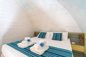 Double Room, Courtyard View | Minibar, blackout drapes, iron/ironing board, free cribs/infant beds - B&B Corte Kampánes (Gallipoli)