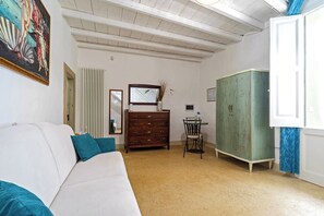 Deluxe Double Room | Living area | Smart TV - B&B Corte Kampánes (Gallipoli)