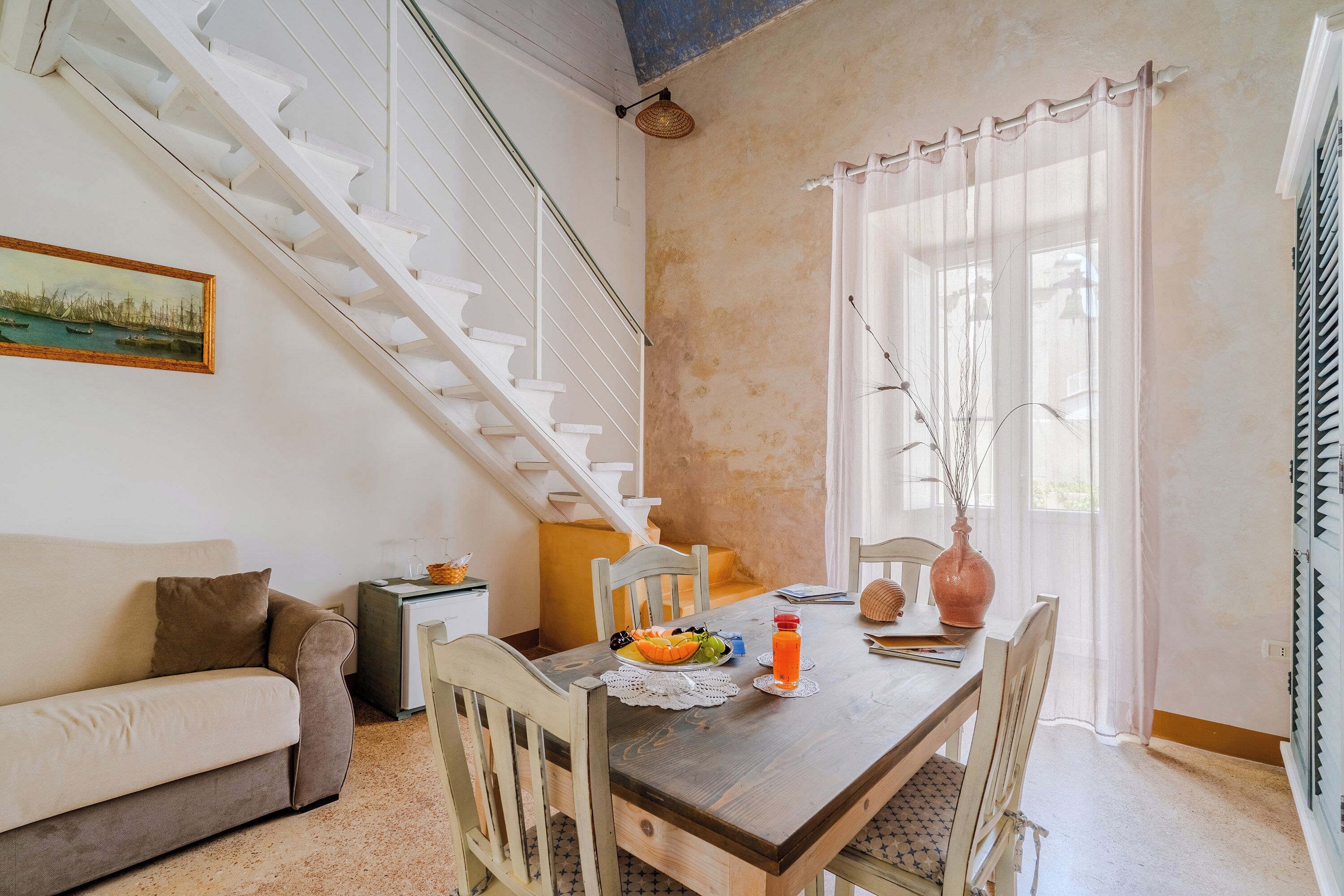 Suite, Balcony, Courtyard View | Living area | Smart TV