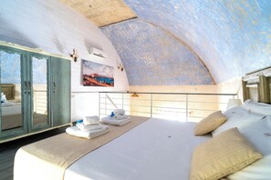 Minibar, blackout drapes, iron/ironing board, free cribs/infant beds - B&B Corte Kampánes (Gallipoli)