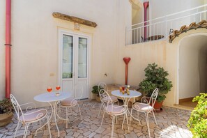 Suite, Balcony, Courtyard View | Terrace/patio - B&B Corte Kampánes (Gallipoli)