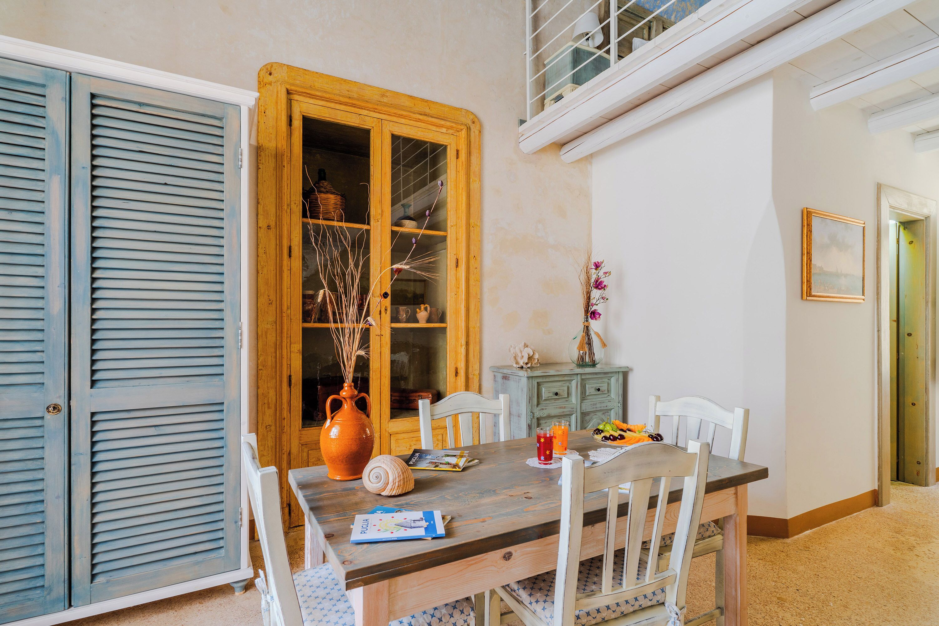 Suite, Balcony, Courtyard View | Living area | Smart TV