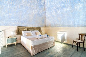 Suite, Balcony, Courtyard View | Minibar, blackout curtains, iron/ironing board, free cots/infant beds - B&B Corte Kampánes (Gallipoli)