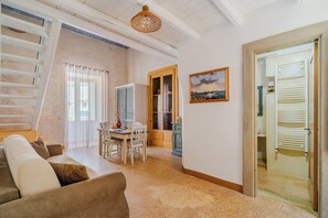 Suite, balcon, vue cour intérieure | Vue de la chambre