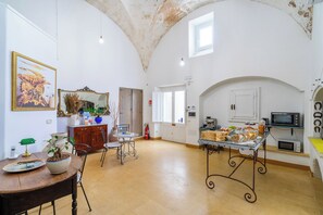 Free daily buffet breakfast - B&B Corte Kampánes (Gallipoli)