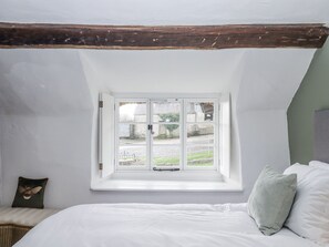 3 bedrooms, individually decorated, individually furnished, free WiFi