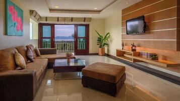 Familieleilighet, sjøutsikt | Oppholdsområde