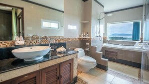 Perhehuoneisto, merinäköala | Kylpyhuone