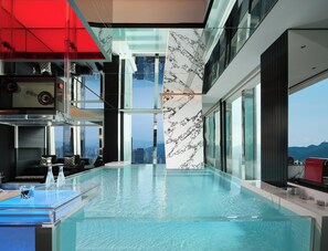 Panoramic-Suite, Whirlpool, Flussblick | Daunenbettdecken, Zimmersafe, Verdunkelungsvorhänge