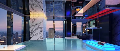 Baroque Tower - 270° Panoramic Deluxe Suite (15 m2 Private Hot Tub) | Down duvets, in-room safe, blackout curtains, iron/ironing board