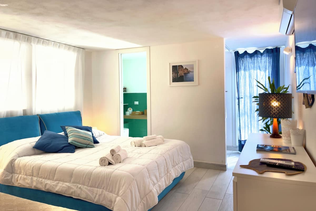 Appartement Prestige, vue partielle sur la mer | Coffre-fort, fer et planche Ă repasser, accĂšs au Wi-Fi (inclus)