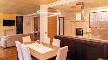 Apartment, 3 Bedrooms, City View | Living area