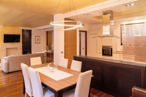 Apartment, 3 Bedrooms, City View | Living area - Lussuosa residenza - Terrazza Arena (Verona)