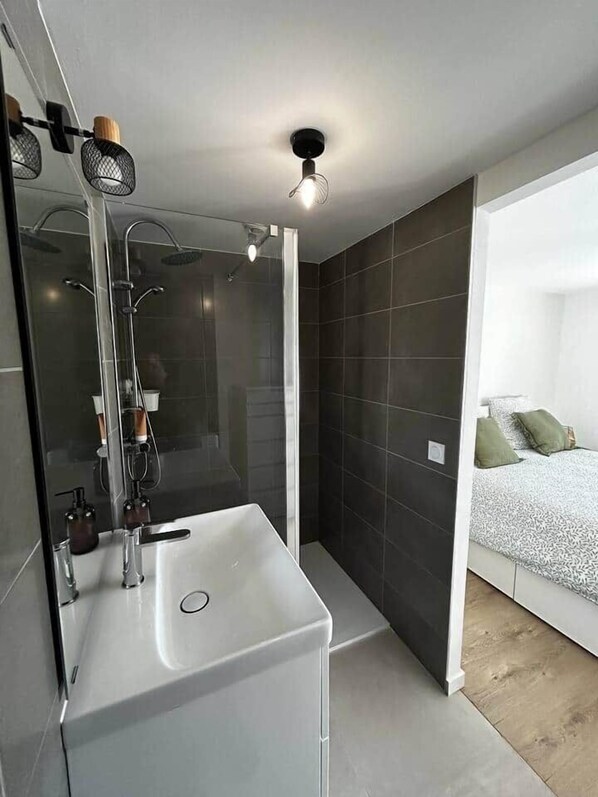 Hair dryer, towels - L'écrin Moderne" accommodation (Châtillon-le-Duc)