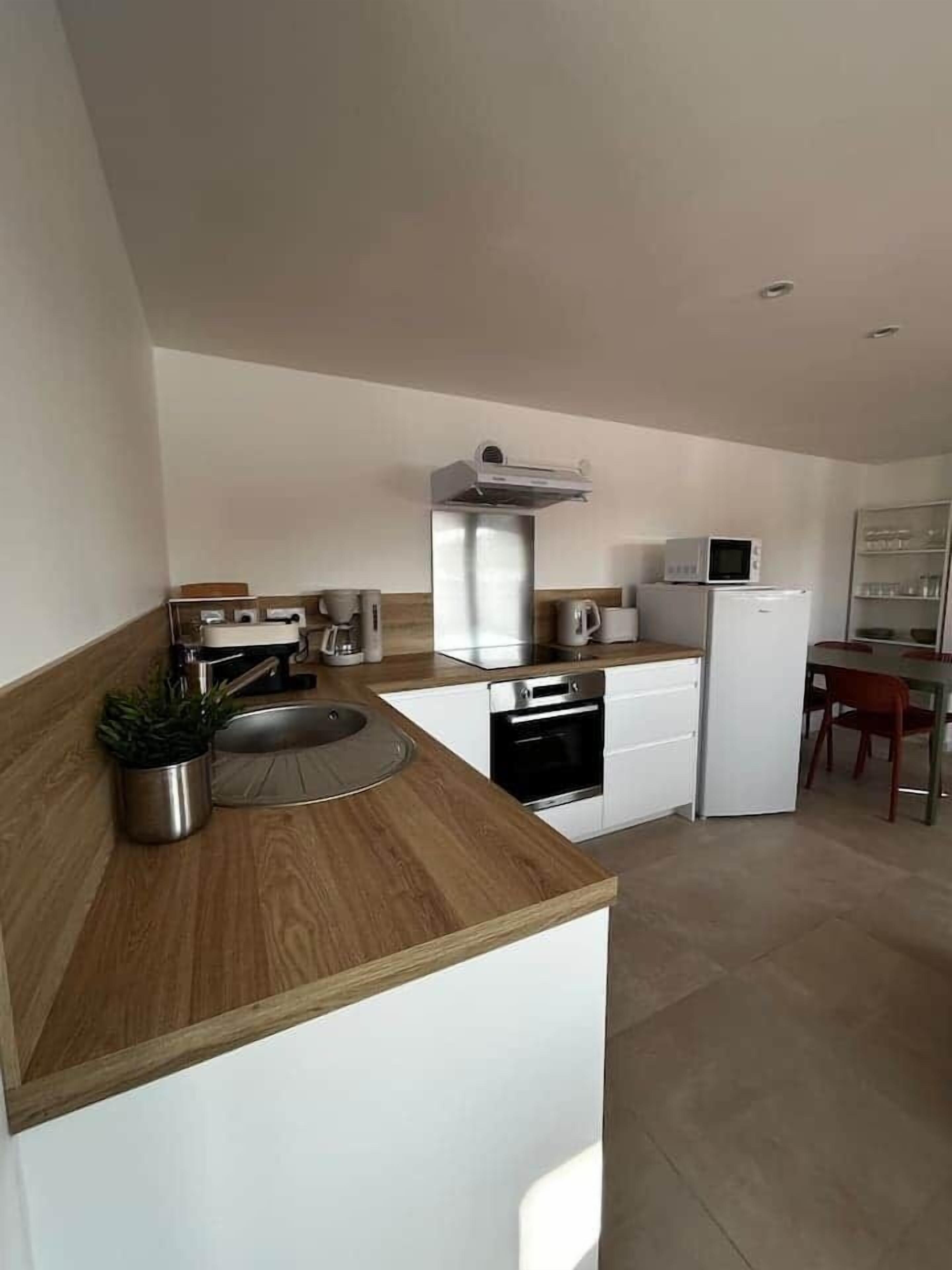 Refrigerador, microondas, horno, placa de cocina