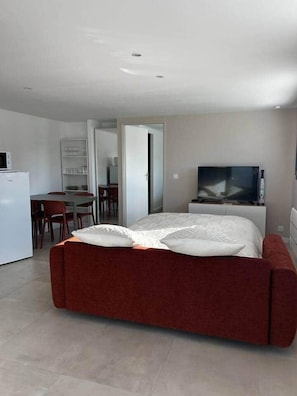 Unclassified image, 4 of 22, button - Chez Flo et Pat" accommodation (Châtillon-le-Duc)