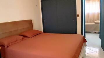 2 quartos, ferros/tábuas de passar roupa, Wi-Fi, roupa de cama
