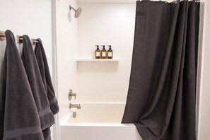 House | 1 bedroom, Internet - Relaxing Pacific Escape Near Disneyland Pool GYM (Santa Ana)