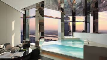 Elite Room, River View | Pool