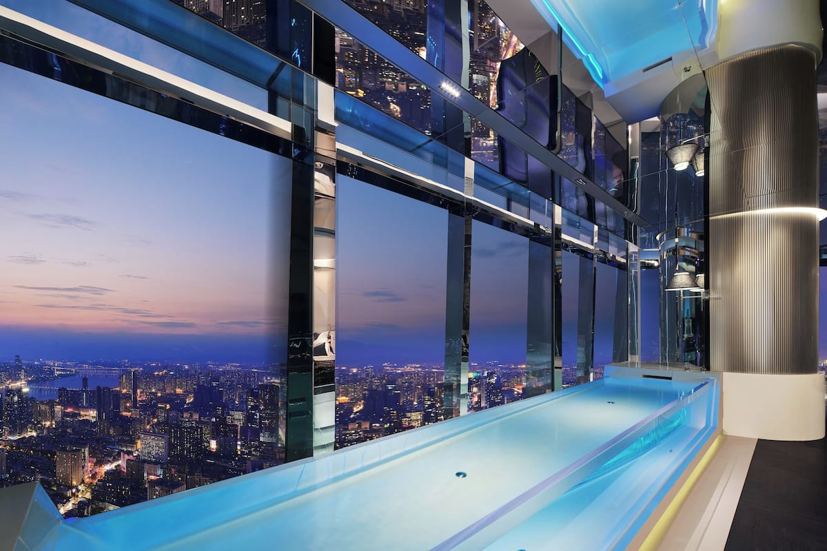 SEYA 270° Panoramic City View Suite with 5m Private Hot Tub