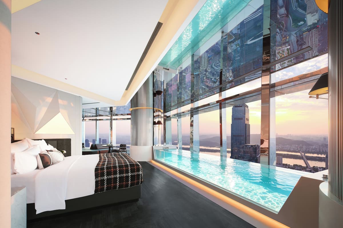 SEYA 270° Panoramic River View Suite with 5m Private Hot Tub