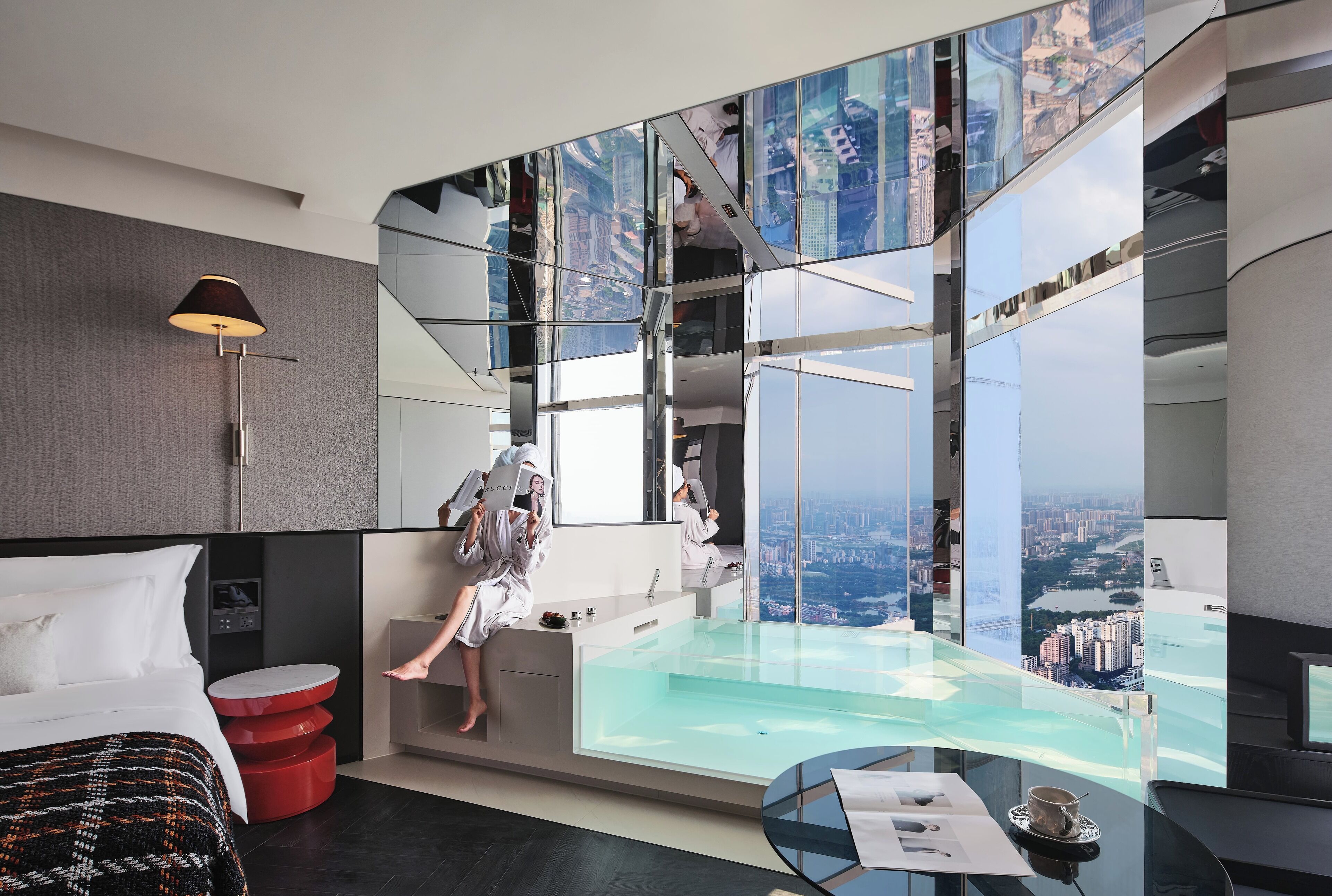 Habitación Confort, vistas a la ciudad | Caja fuerte, cortinas opacas, tabla de planchar con plancha