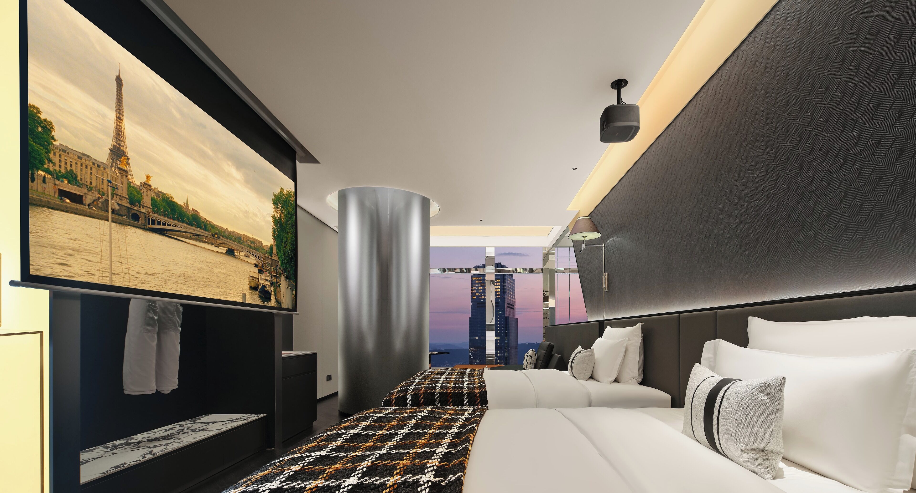 Habitación superior con 2 camas individuales, vistas al río | Caja fuerte, cortinas opacas, tabla de planchar con plancha