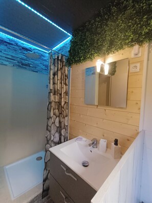 Unclassified image, 4 of 12, button - Vrbo Property (Manso)