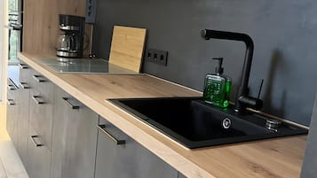 冰箱、微波炉、烤箱、炉灶