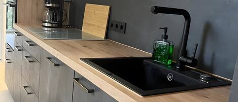 ثلاجة، ميكروويف، فرن، موقد طهي مسطح