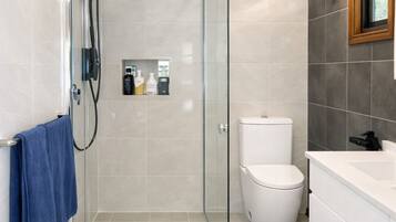 House, 3 Bedrooms, Smoking | Bathroom