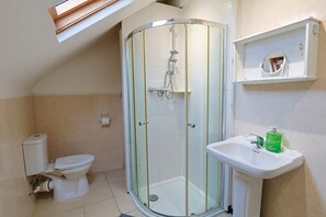 Bathroom - Elevate single suite Darlington room 6 (Darlington)