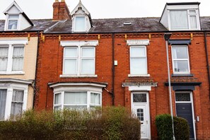 Unclassified image, 4 of 8, button - Elevate suites Darlington (room 3) (Darlington)