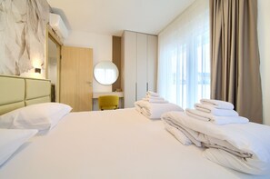 4 bedrooms, iron/ironing board, free WiFi, bed sheets - Villa Bellissima with heated pool (Njivice)