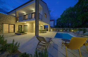 A heated pool - Villa Bellissima with heated pool (Njivice)