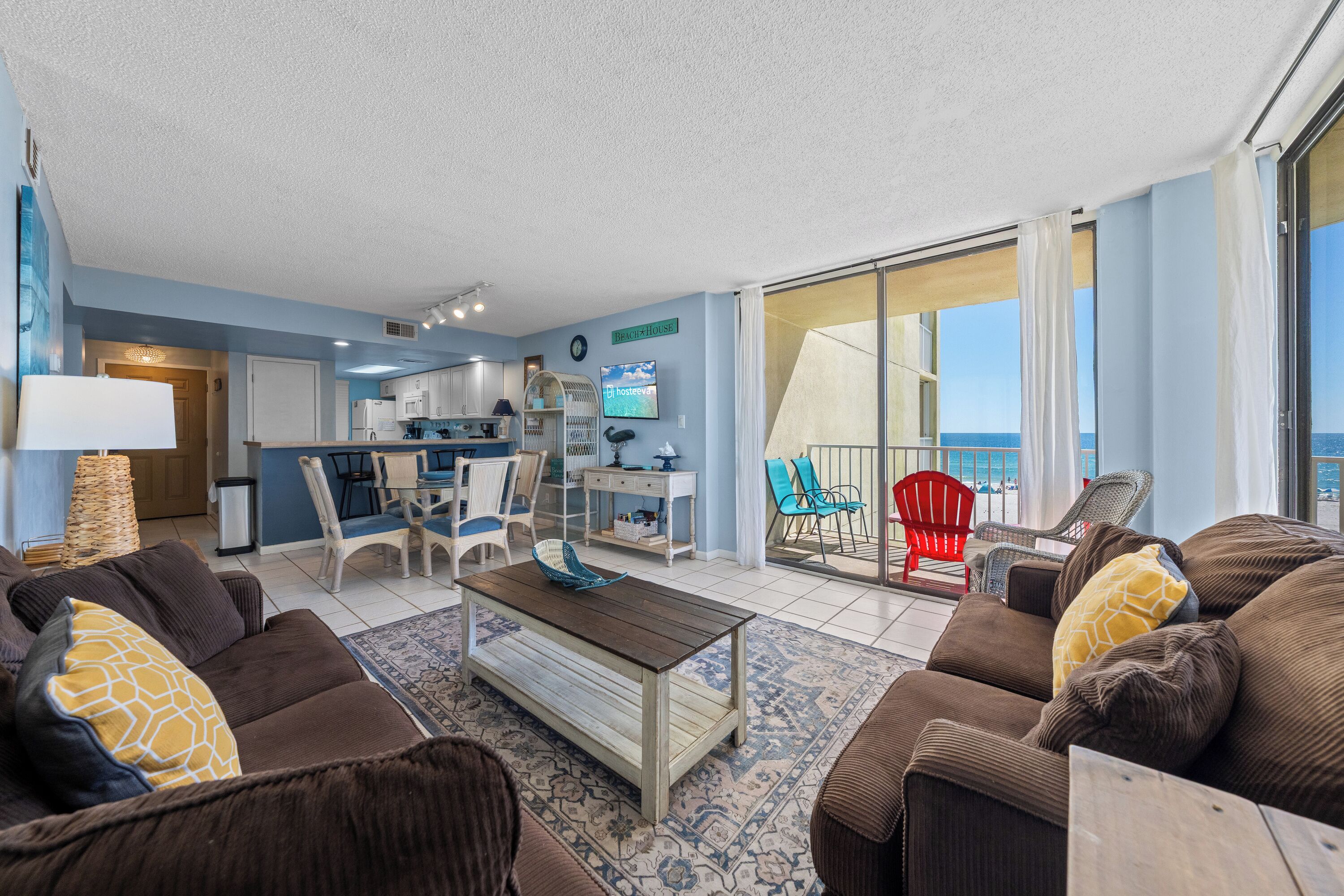 Signature Condo, 2 Bedrooms, Balcony, Beach View | Living room