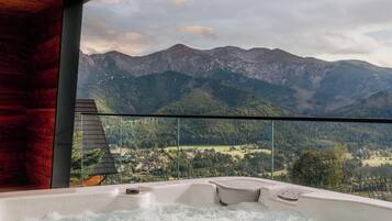 Exclusive Villa, Hot Tub, Mountain View | Teres/patio