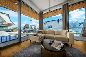 Villa Élite, bain à remous, vue montagne | Bureau, Wi-Fi gratuit, draps fournis