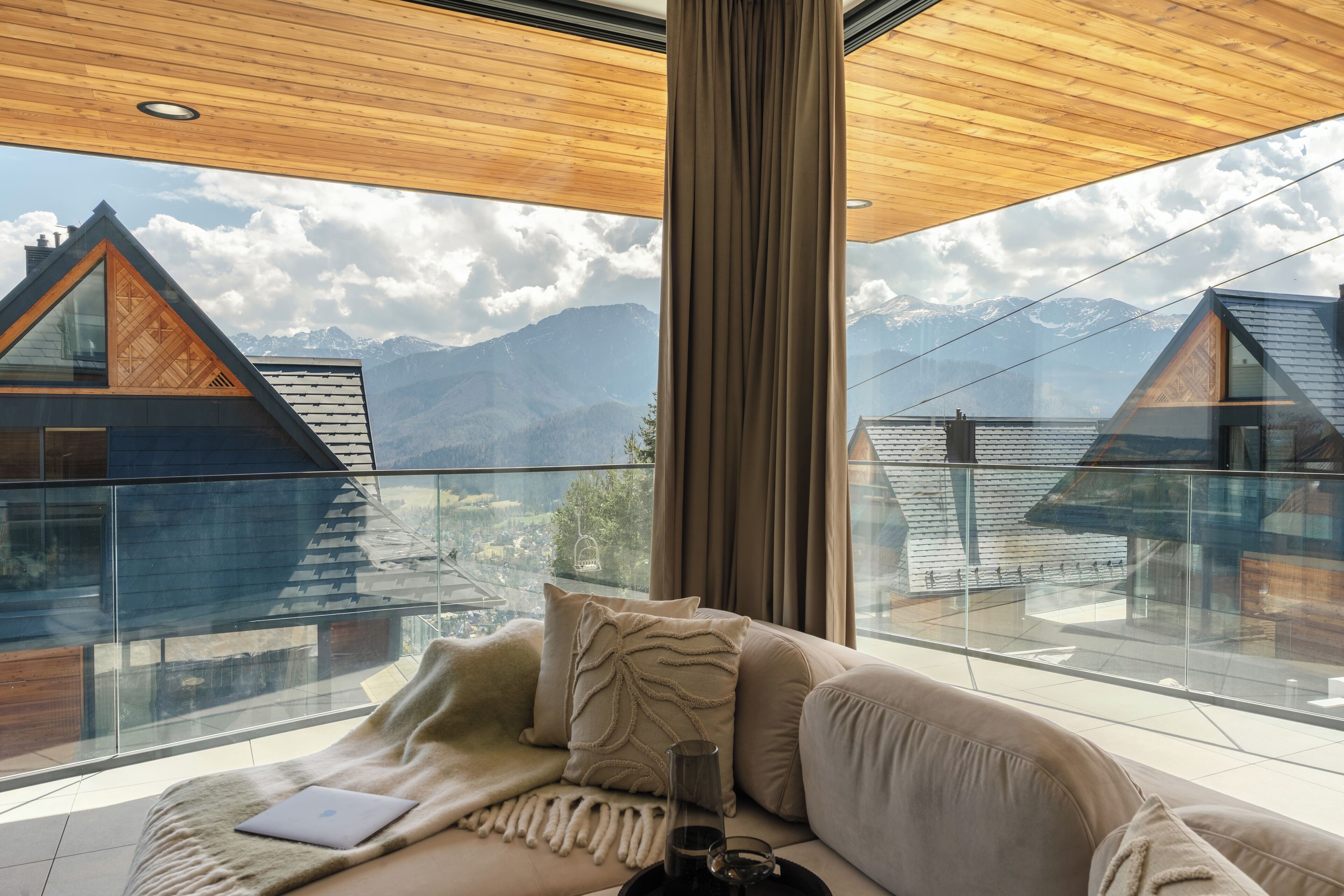 Luxury Villa, Hot Tub, Mountain View | Ruang tamu