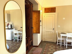 Unclassified image, 3 of 8, button - Razziedda House and Choirs (Sicilia)