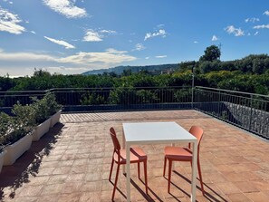 Unclassified image, 2 of 8, button - Razziedda House and Choirs (Sicilia)